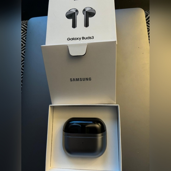 Samsung Galaxy Buds3 en Argent oreillettes neuves - Picture 3 of 10
